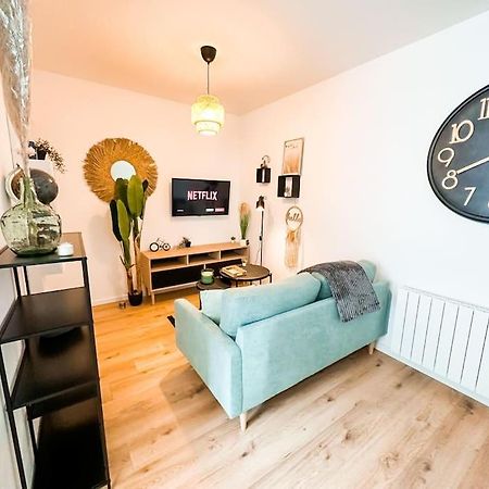 Nouveau ** Le Raffine Au Coeur De Guingamp ** Parking Exteriér fotografie