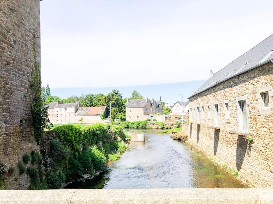 Nouveau ** Le Raffine Au Coeur De Guingamp ** Parking Exteriér fotografie