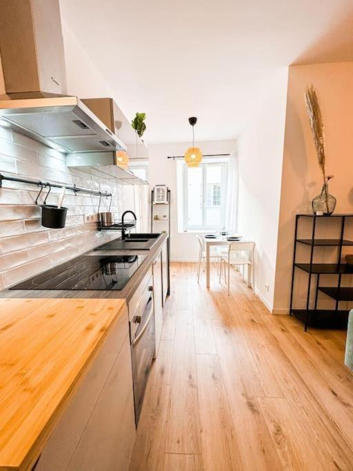 Nouveau ** Le Raffine Au Coeur De Guingamp ** Parking Exteriér fotografie