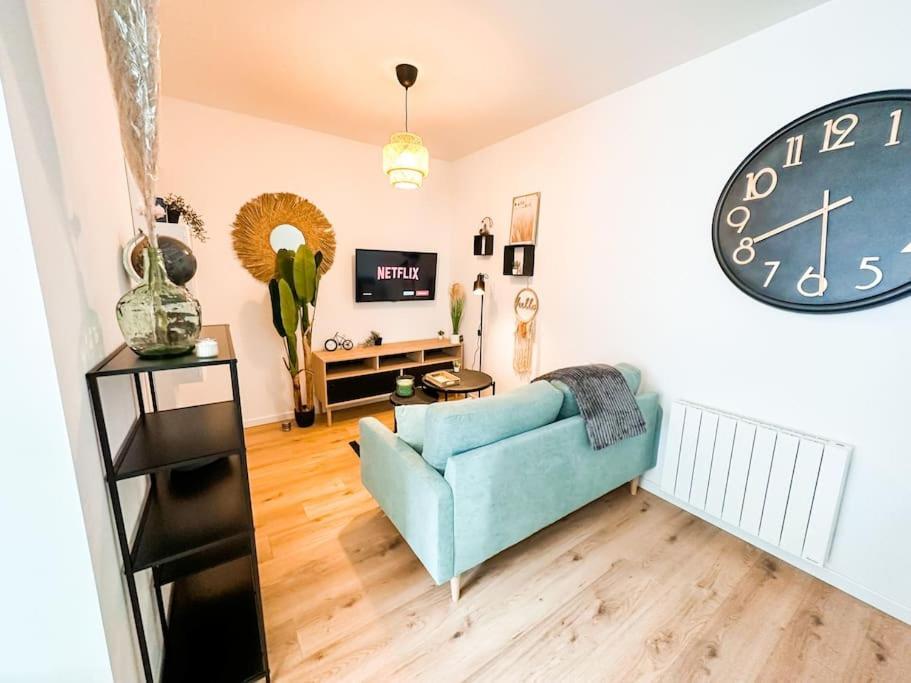 Nouveau ** Le Raffine Au Coeur De Guingamp ** Parking Exteriér fotografie