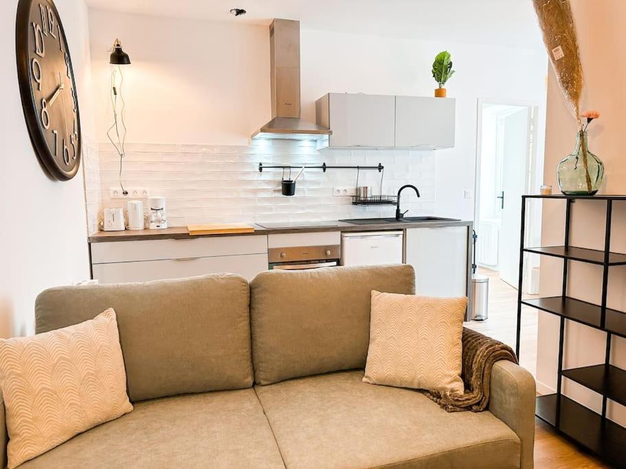 Nouveau ** Le Raffine Au Coeur De Guingamp ** Parking Exteriér fotografie