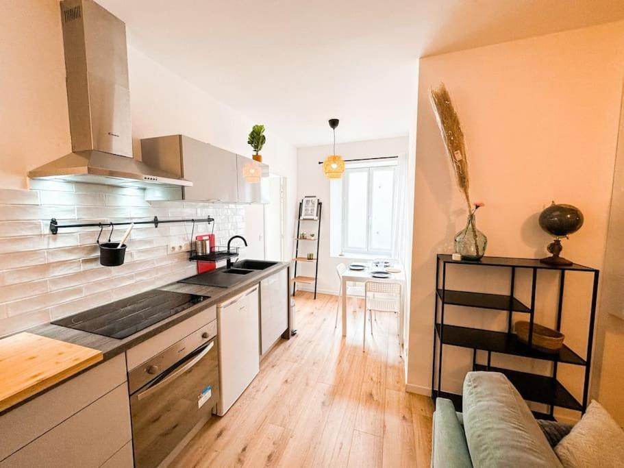 Nouveau ** Le Raffine Au Coeur De Guingamp ** Parking Exteriér fotografie