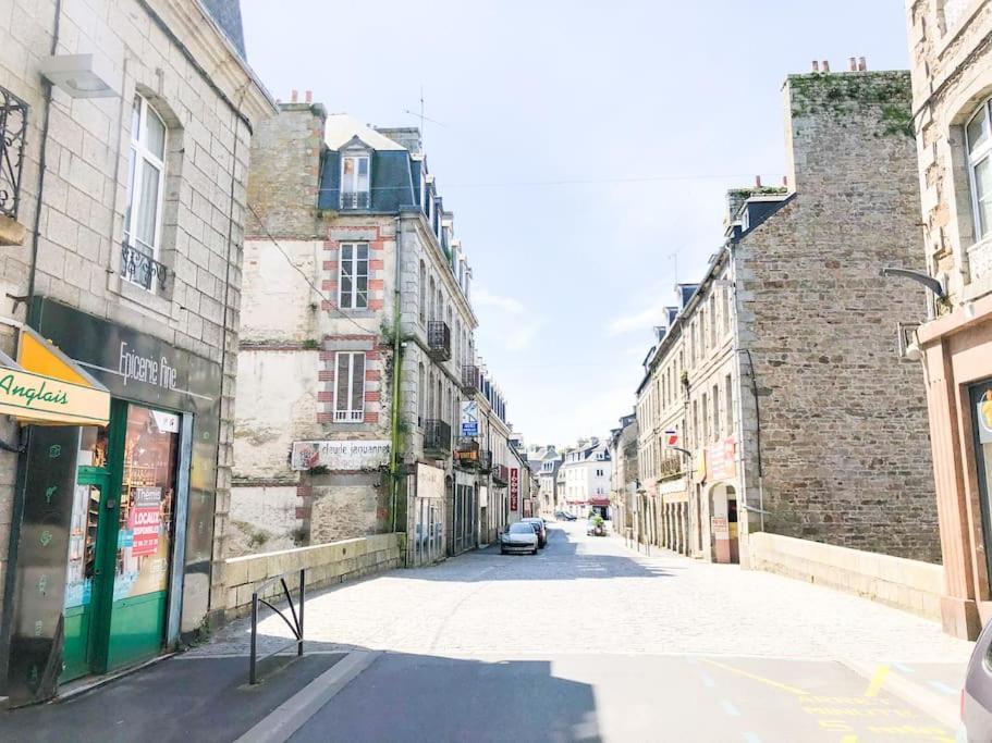 Nouveau ** Le Raffine Au Coeur De Guingamp ** Parking Exteriér fotografie