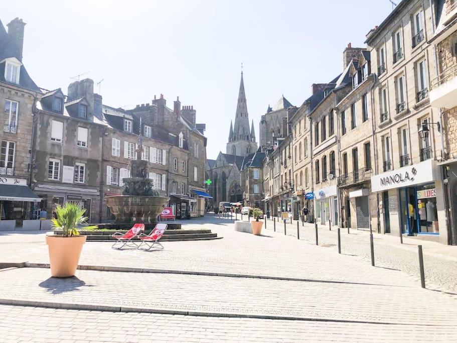 Nouveau ** Le Raffine Au Coeur De Guingamp ** Parking Exteriér fotografie
